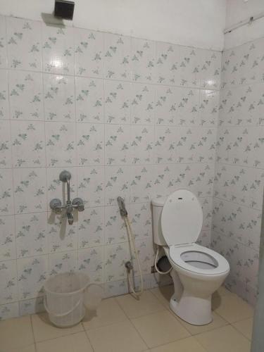 a bathroom with a toilet and a sink at Johnson's Homestay With Pool & Ecohouseboat near town beach in Alleppey