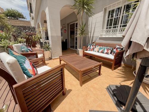 Pambnb - Bright Family Flat with Pools & Large Outdoor Space