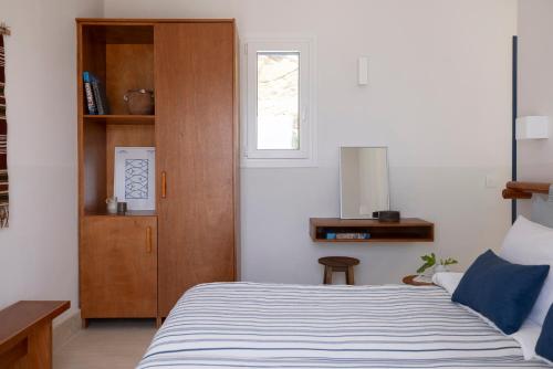 Postel nebo postele na pokoji v ubytování Mykonos Beach Hotel