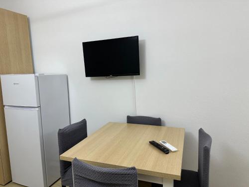 TV a/nebo společenská místnost v ubytování Shell home golem 2