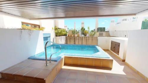Departamento en complejo residencial Bahía del Plata, Estepona, España