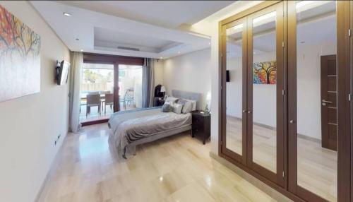 Departamento en complejo residencial Bahía del Plata, Estepona, España