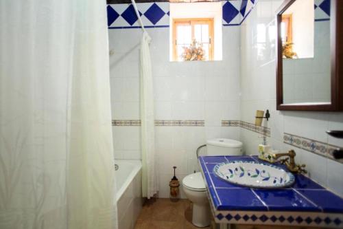 a bathroom with a sink and a toilet and a tub at casarural lapandera in Los Villares