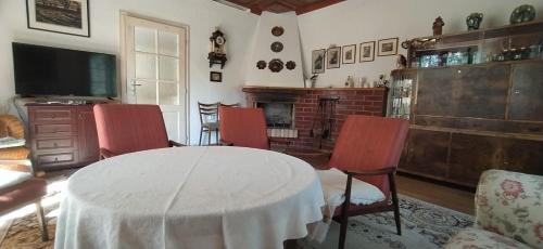 a living room with a white table and chairs at Chalupa na Hutích in Příbraz