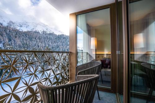 Nespecifikovaný výhled na hory nebo výhled na hory při pohledu z hotelu
