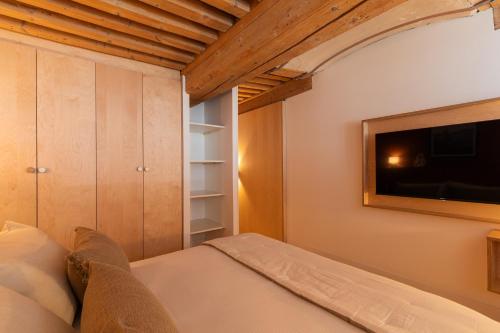 SmartStay Traboule - Place Bellecour photo 24