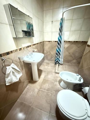 a bathroom with a toilet and a sink at Refugio de Santi in Santo Tomé