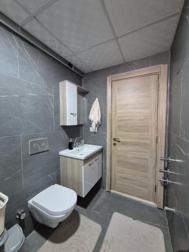 Ένα μπάνιο στο Comfortable and Cozy Stay at Çimen Home