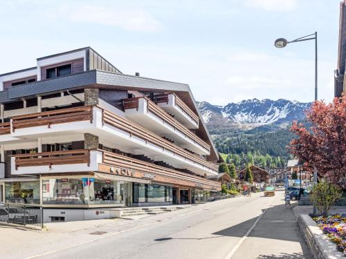 Apartment Square Poste 341 by Interhome
