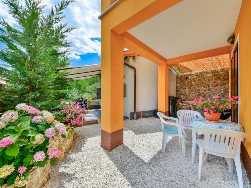 Zahrada ubytování Holiday Home Karolina by Interhome