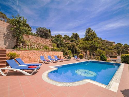 Bazén v ubytovaní Holiday Home Cala Llorell-1 by Interhome alebo v jeho blízkosti