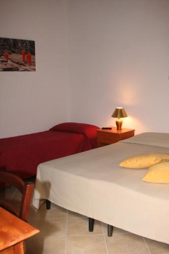 a room with two beds and a couch at B&B Da Matì in Campobello di Mazara