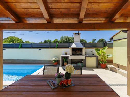 Holiday Home Laura by Interhome