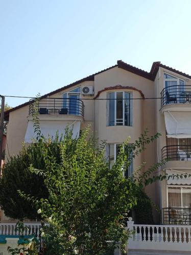 a building with a tree in front of it at Villa Popi in Limenas