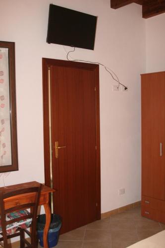 a room with a door with a television on the wall at B&B Da Matì in Campobello di Mazara