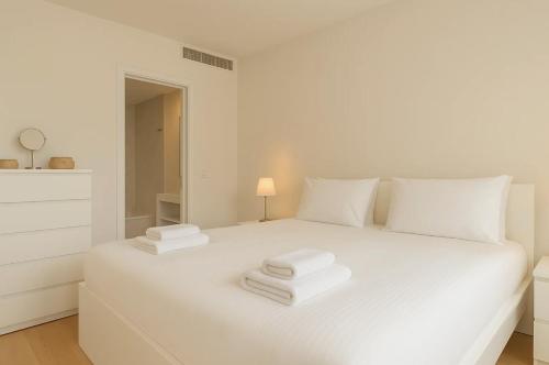 1 BDR Apartment with Pool and Balcony by LovelyStay