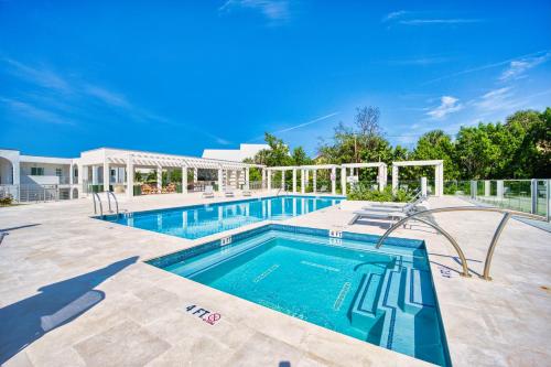 Bazén v ubytování Sunset Point: Chic Meets Luxury nebo v jeho okolí