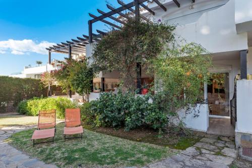 Beautiful Apartment with pool & parking