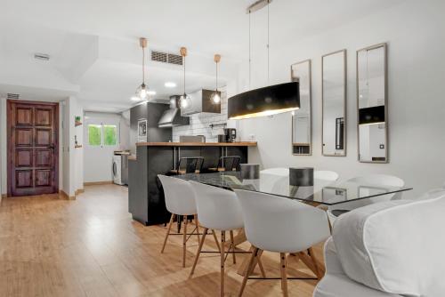 Beautiful Apartment with pool & parking