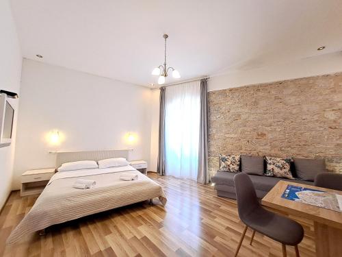 Ένα ή περισσότερα κρεβάτια σε δωμάτιο στο Medulić Palace Rooms & Apartments