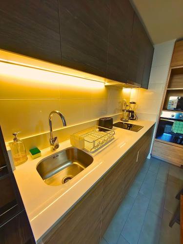a kitchen with a sink and a counter top at Rosas Comfort 409 in Santiago