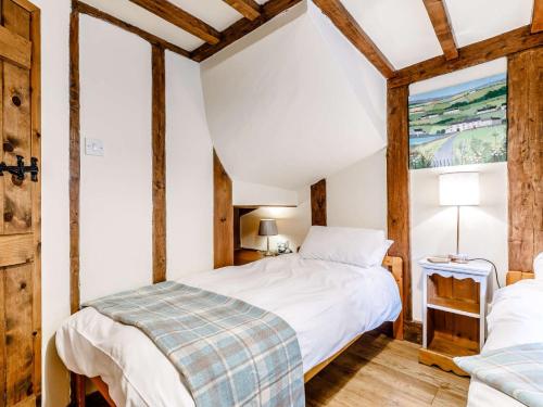 Ένα ή περισσότερα κρεβάτια σε δωμάτιο στο 2 Bed in Hartington 54214