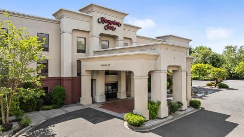 a rendering of the entrance to the hampton inn at Hampton Inn Elkton in Elkton