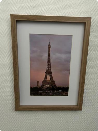 a picture of the eiffel tower in a frame at Tc home in Liège