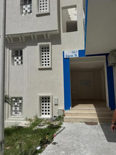 a model of a building with a garage at Nadia apartamento in Riffiene