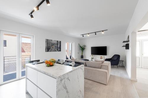 Apartment White Sunshine