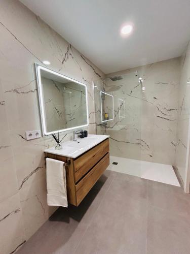 a bathroom with a sink and a mirror at Aires de Valencia - Spacious 2-Bedroom Apartment in Valencia
