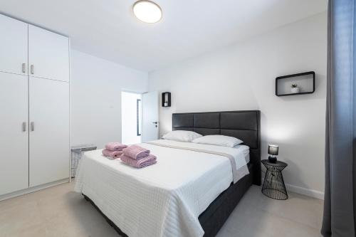 Apartment White Sunshine