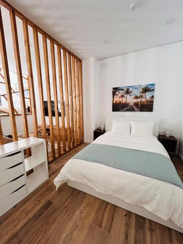 a bedroom with a large bed and a desk at Aires de Valencia - Spacious 2-Bedroom Apartment in Valencia