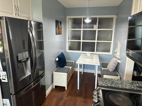 Kuchyň nebo kuchyňský kout v ubytování Winnipeg 4 bedrooms cozy home