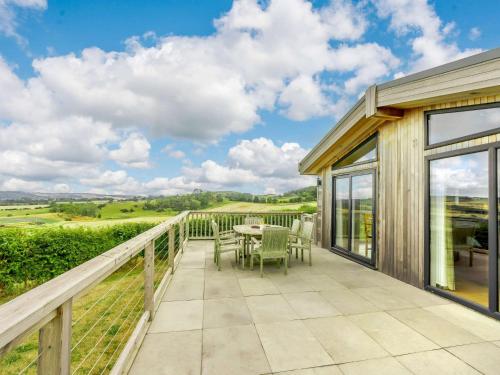 a patio with a table and chairs on a balcony at 3 Bed in St Andrews 88420 in Balmullo