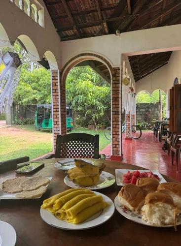 Makanan di atau berdekatan asrama