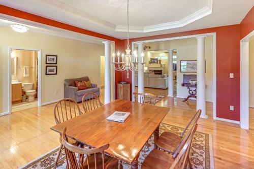 Kuchyň nebo kuchyňský kout v ubytování 3 Mi to Bethany Beach Home with Pool Access!