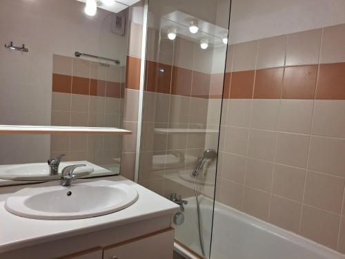 Ένα μπάνιο στο Saint François Longchamp - 6 pers, 33 m2 - FR-1-807-121