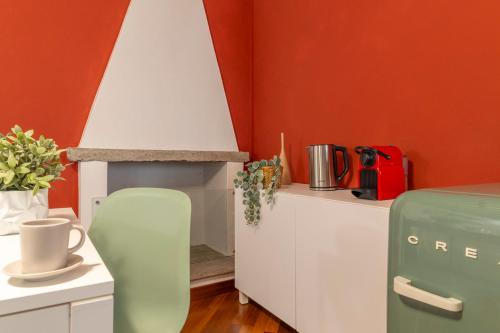 Příslušenství pro přípravu čaje a kávy v ubytování Nel cuore di Milano a 7 min a piedi dal Duomo