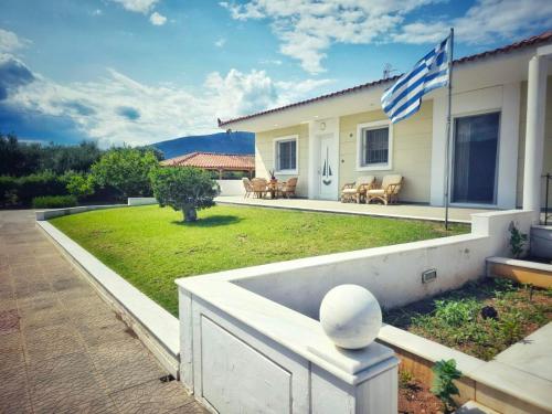 a house with an american flag in the yard at Elia Apartment in Paralion astros