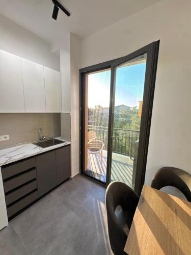 Kuchyň nebo kuchyňský kout v ubytování Riverside Villa