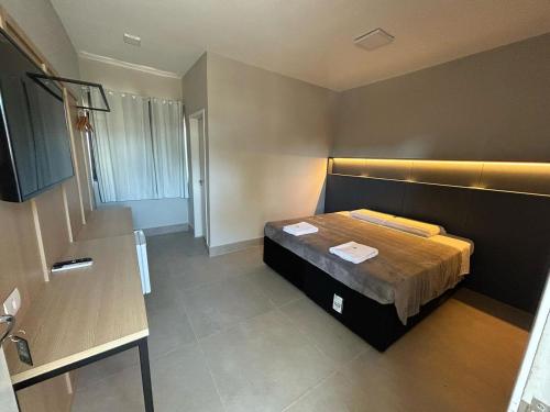 a bedroom with a bed in a room at Hotel Castelo Branco in Arapongas