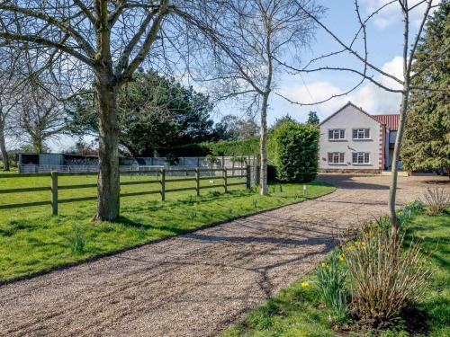 Κήπος έξω από το 2 Bed in Melton Constable 75761