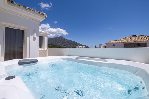 Luxury Penthouse Private SPA Aloha Marbella by AORA STAY