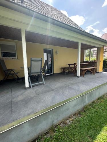 Patio nebo venkovní prostory v ubytování Pension LeLiLa Rust - ex Gästehaus Milella