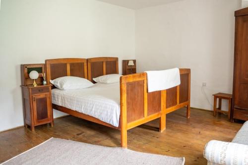 Ένα ή περισσότερα κρεβάτια σε δωμάτιο στο Rustic House in Vipava Valley