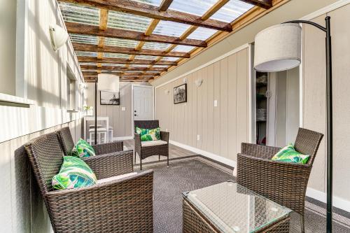 a balcony with wicker chairs and a table at Charming Updated Retreat Walk to Lake Stevens! in Lake Stevens
