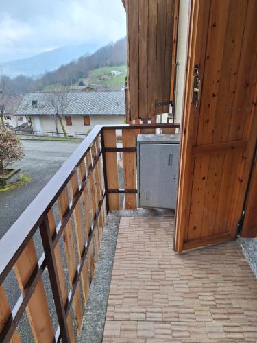 an open door to a porch with a refrigerator at Cosy Brosso in Brosso