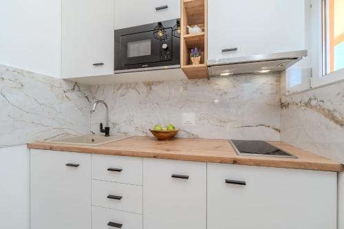 Kuchyň nebo kuchyňský kout v ubytování Apartments Bonex
