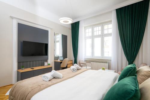 Ένα ή περισσότερα κρεβάτια σε δωμάτιο στο Titova Design Apartments